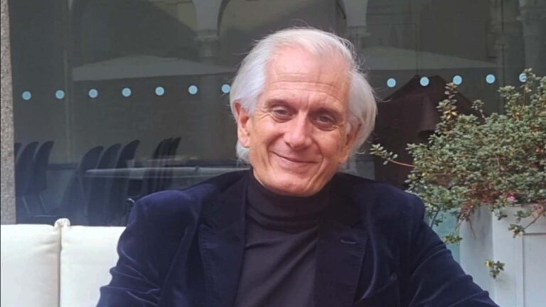 Massimiliano Finazzer Flory (attore e regista): “La poesia non è oggetto dell’intelligenza artificiale; restiamo poetici e stiamo onlive, non online”.