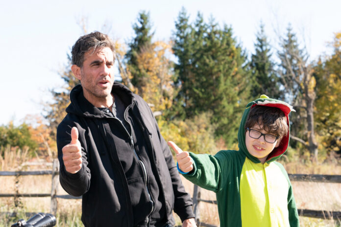 Una scena del film “EZRA”