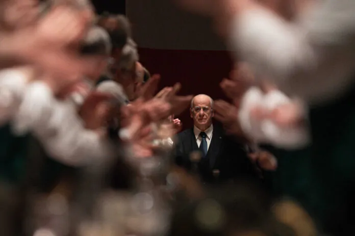 Una scena del film “LA GRAZIA” di Paolo Sorrentino.