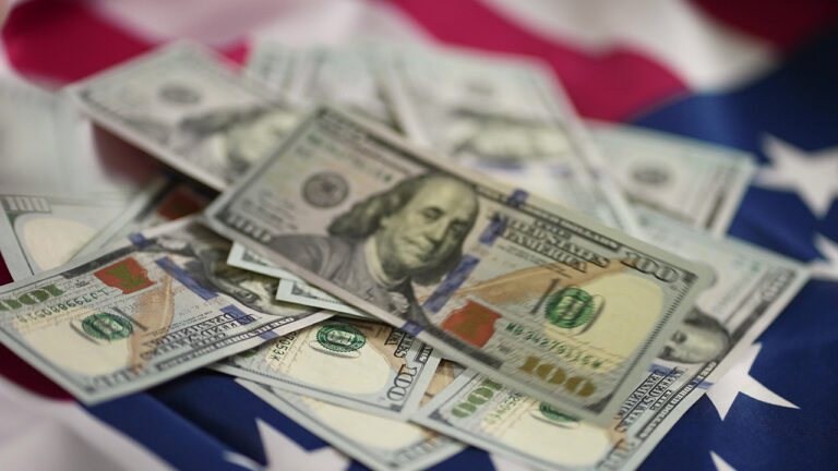 I mercati globali si preparano a uno “tsunami” di dati dagli Stati Uniti mentre il dollaro torna a rafforzarsi